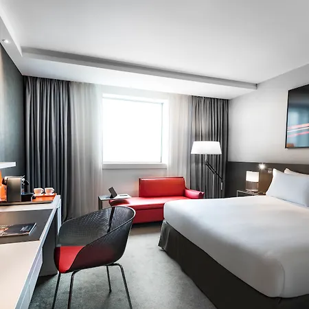 Hotel Pullman Paris La Defense 5*