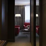 Hotel Pullman Paris La Defense 5*