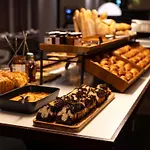 Pullman Paris La Defense 5*