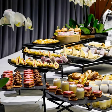 Pullman Paris La Defense Szálloda 5*