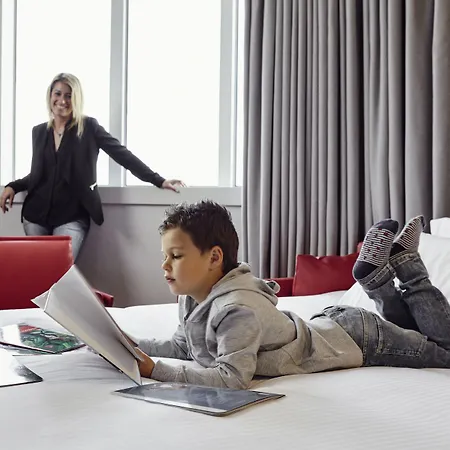 铂尔曼巴黎德芬斯度假酒店 5* 库尔布瓦