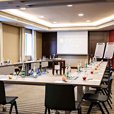 Pullman Paris La Defense 5*