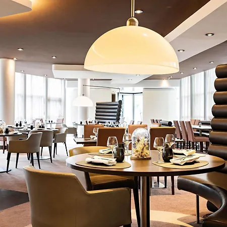 Hotel Pullman Paris La Defense 5*