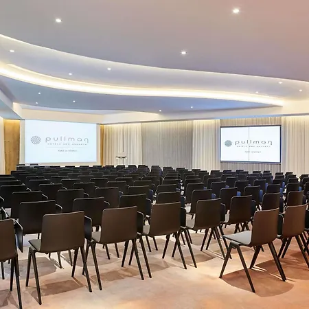 Pullman Paris La Defense 5*