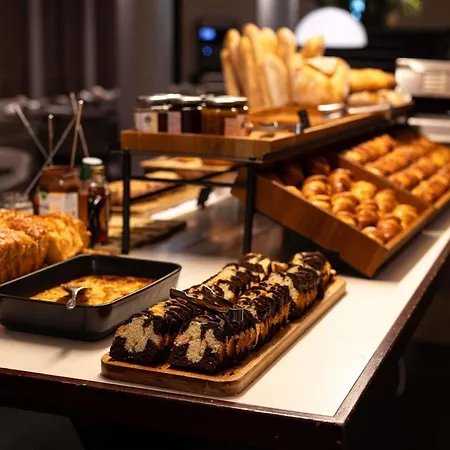 Pullman Paris La Defense 5*