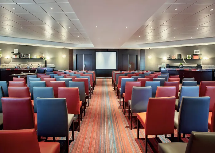 Pullman Paris La Défense Hotel 5*