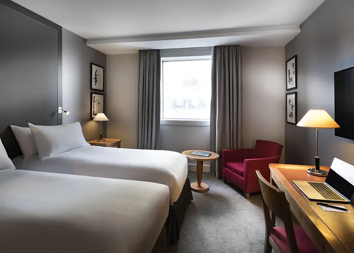 Pullman Paris La Defense 5*
