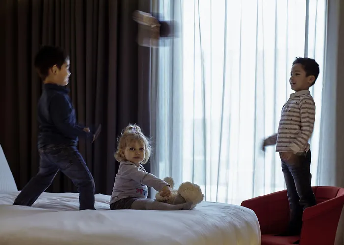 Hotel Pullman Paris La Defense 5*