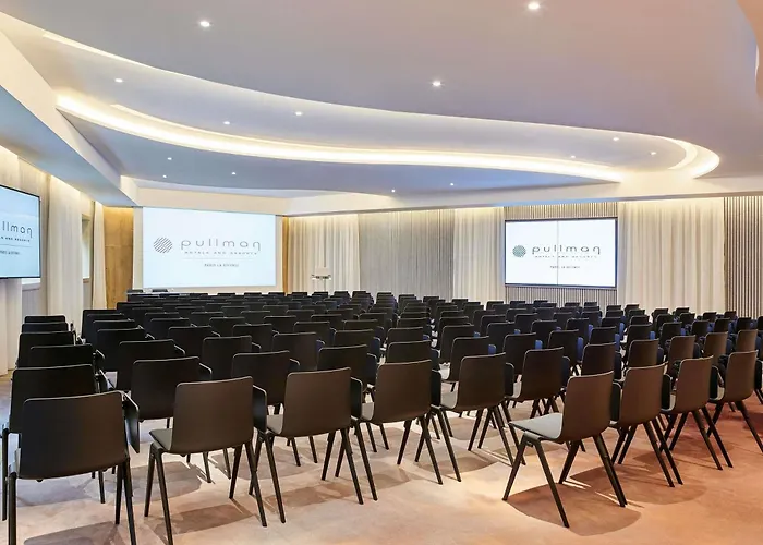 Pullman Paris La Defense 5*