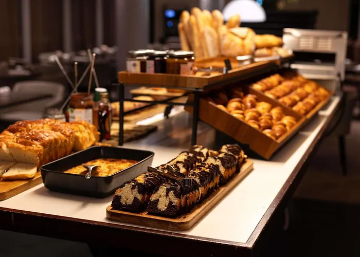 Pullman Paris La Defense 5*